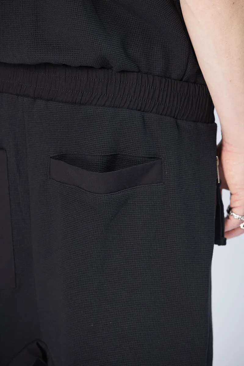BLACK SLEEVELESS OVERALL