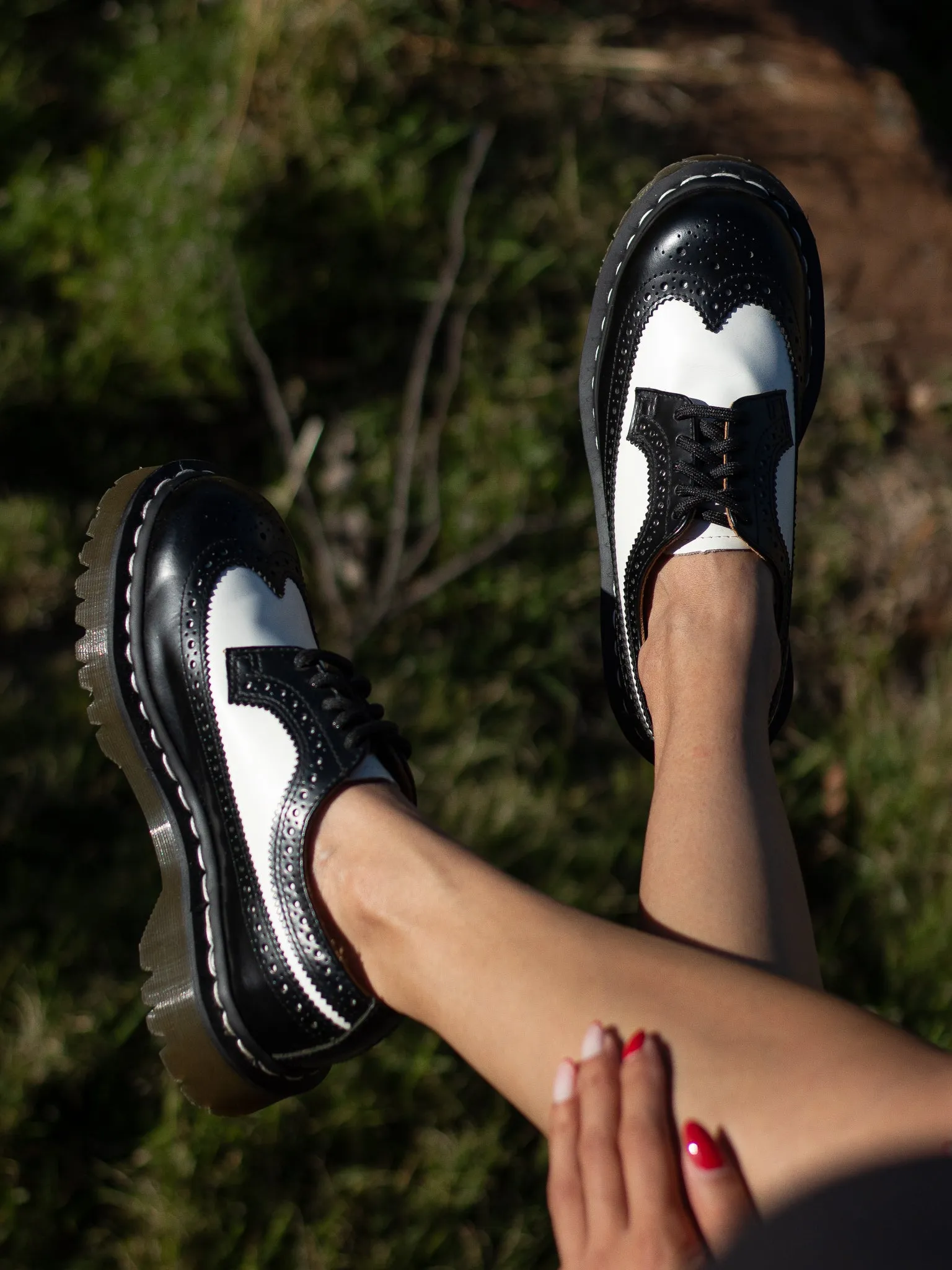 DR. MARTENS 3989 BLACK WHITE