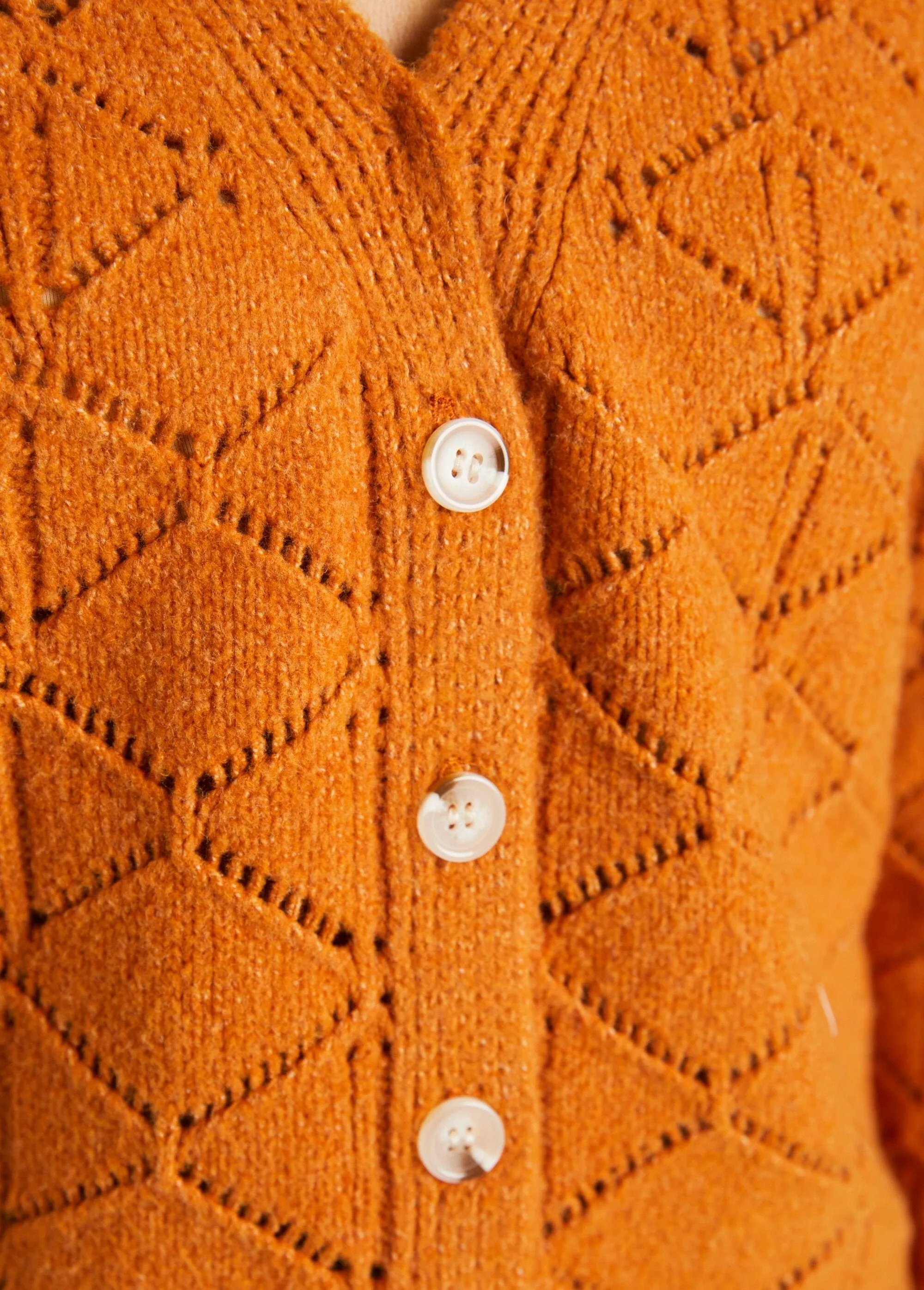 Gilet court ajouré col V boutonné uni